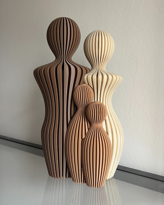 Familiebeeld – 1 tot 5 kinderen – Sterrenkindje optioneel – Donkerbruin/Botwit/Lichtbruin