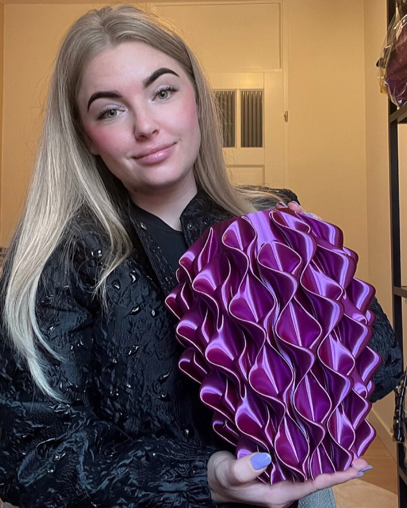 Vaas Lilly – Goud/Rood/Paars